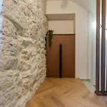 Levanat Iz * Veli Iž