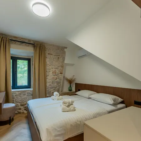 Levanat Iz Apartman Veli Iž