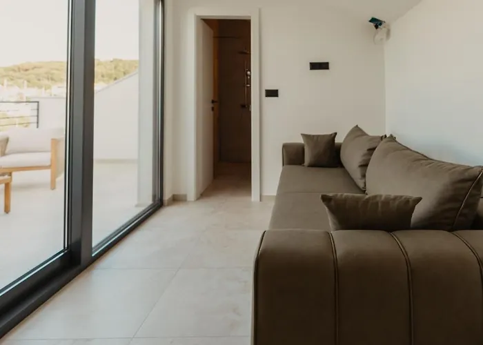 Apartament Levanat Iz