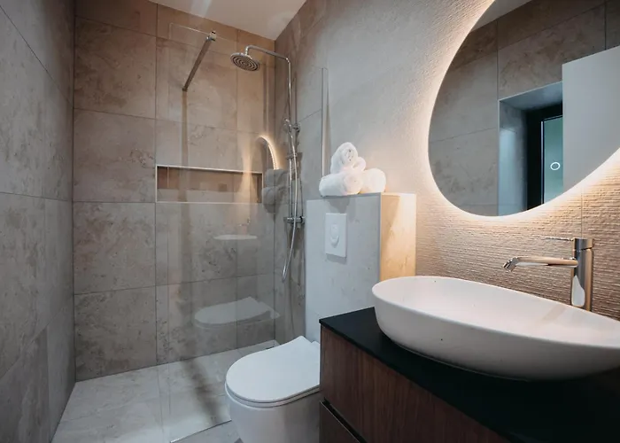 Levanat Iz * Veli Iž